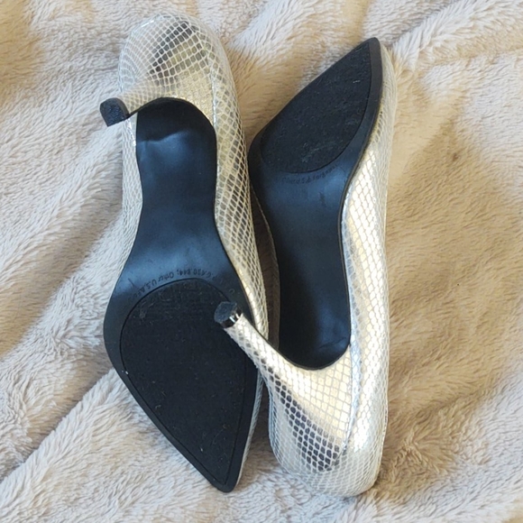 3/$20 Rampage silver pointed heels - Picture 5 of 7